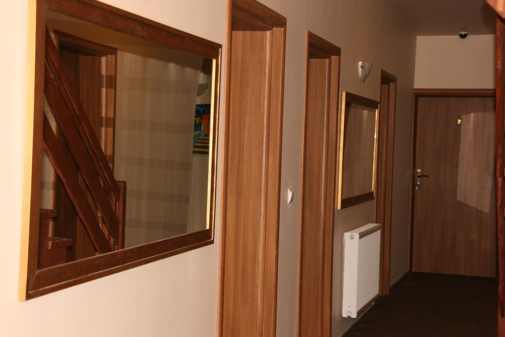 Kolumny 217- Tanie Noclegi Pracownicze, Parking Bezplatny Lodz  Luaran gambar