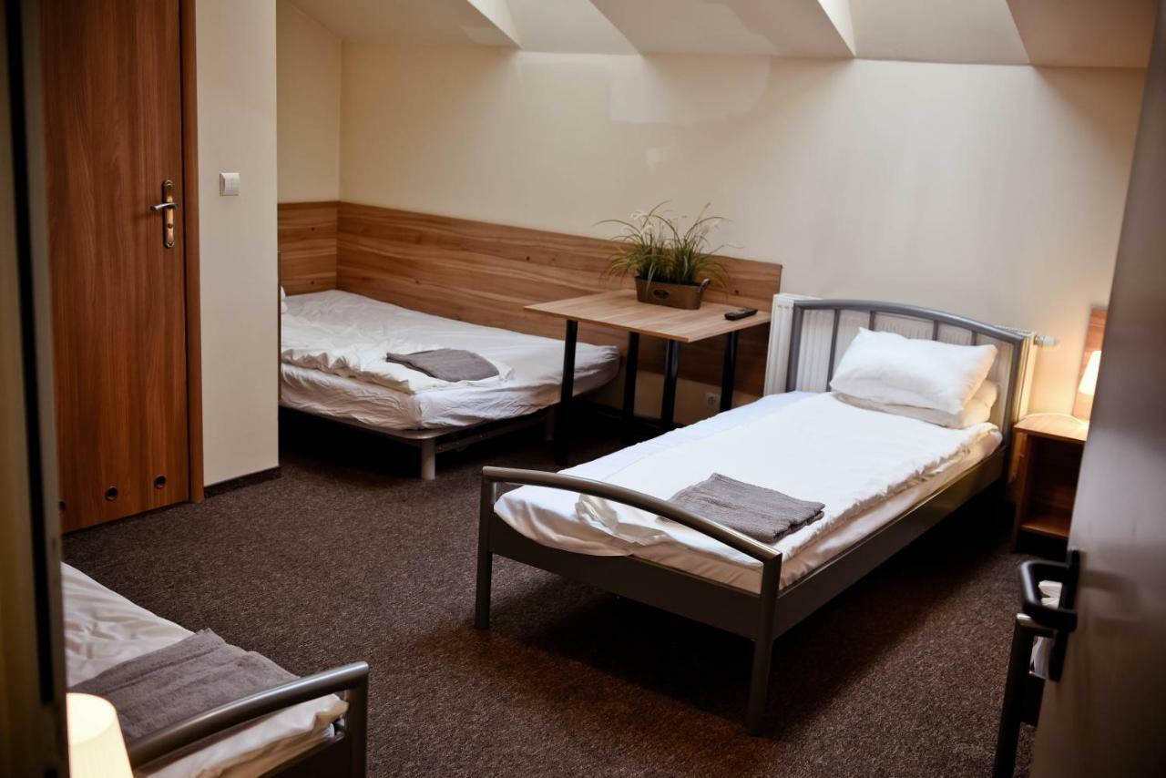 Kolumny 217- Tanie Noclegi Pracownicze, Parking Bezplatny Lodz  Luaran gambar
