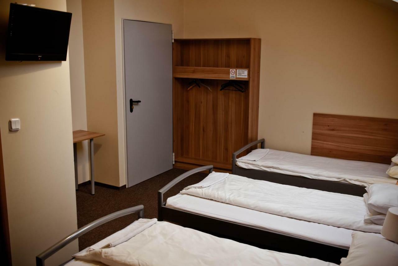 Kolumny 217- Tanie Noclegi Pracownicze, Parking Bezplatny Lodz  Luaran gambar
