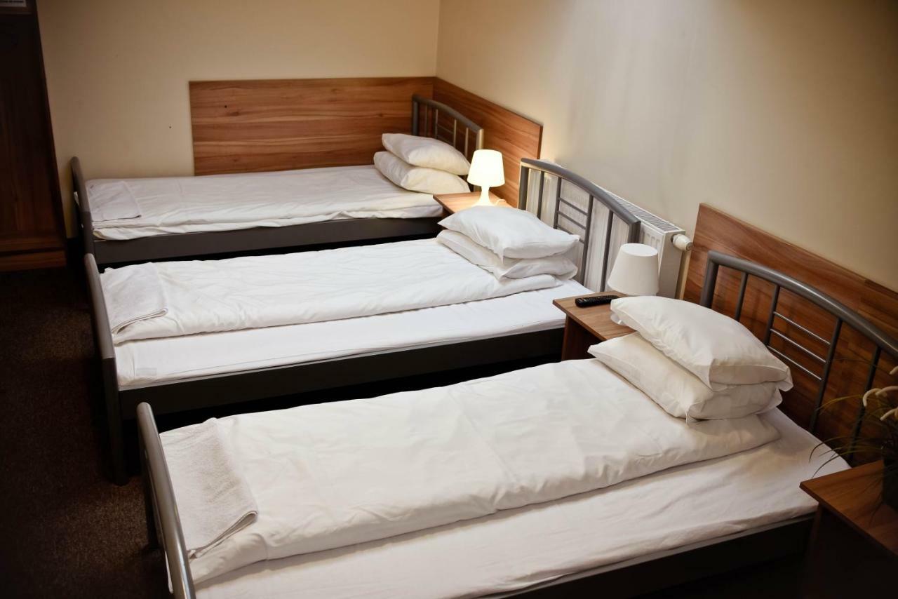 Kolumny 217- Tanie Noclegi Pracownicze, Parking Bezplatny Lodz  Luaran gambar