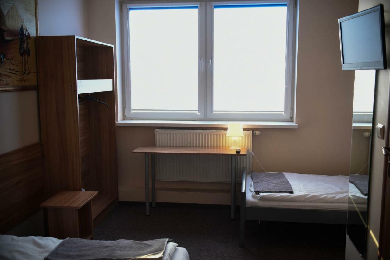 Kolumny 217- Tanie Noclegi Pracownicze, Parking Bezplatny Lodz  Luaran gambar
