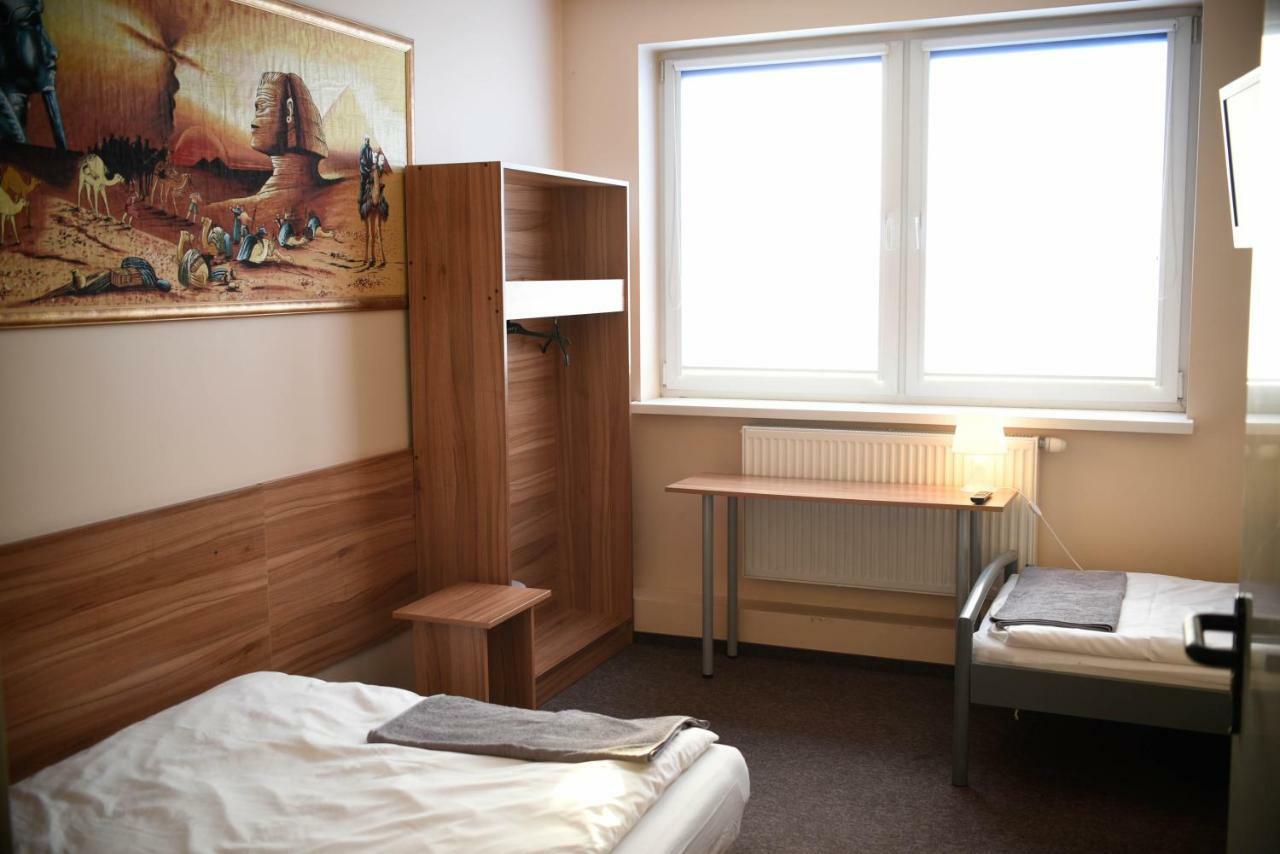 Kolumny 217- Tanie Noclegi Pracownicze, Parking Bezplatny Lodz  Luaran gambar