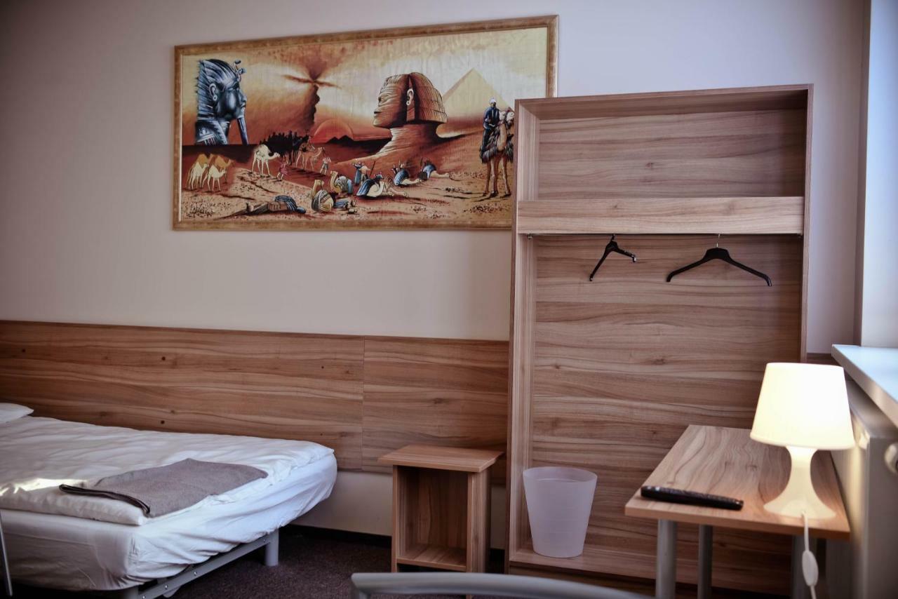 Kolumny 217- Tanie Noclegi Pracownicze, Parking Bezplatny Lodz  Luaran gambar