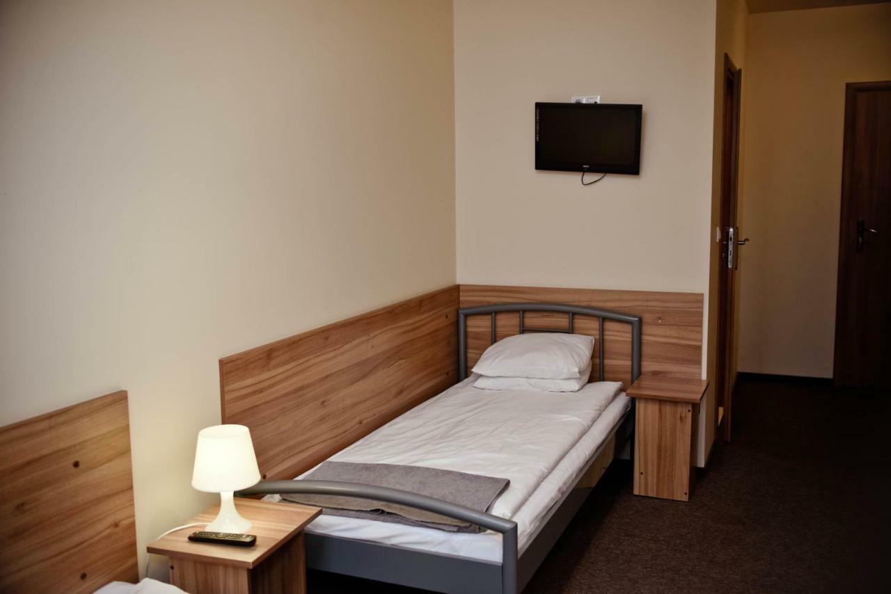 Kolumny 217- Tanie Noclegi Pracownicze, Parking Bezplatny Lodz  Luaran gambar