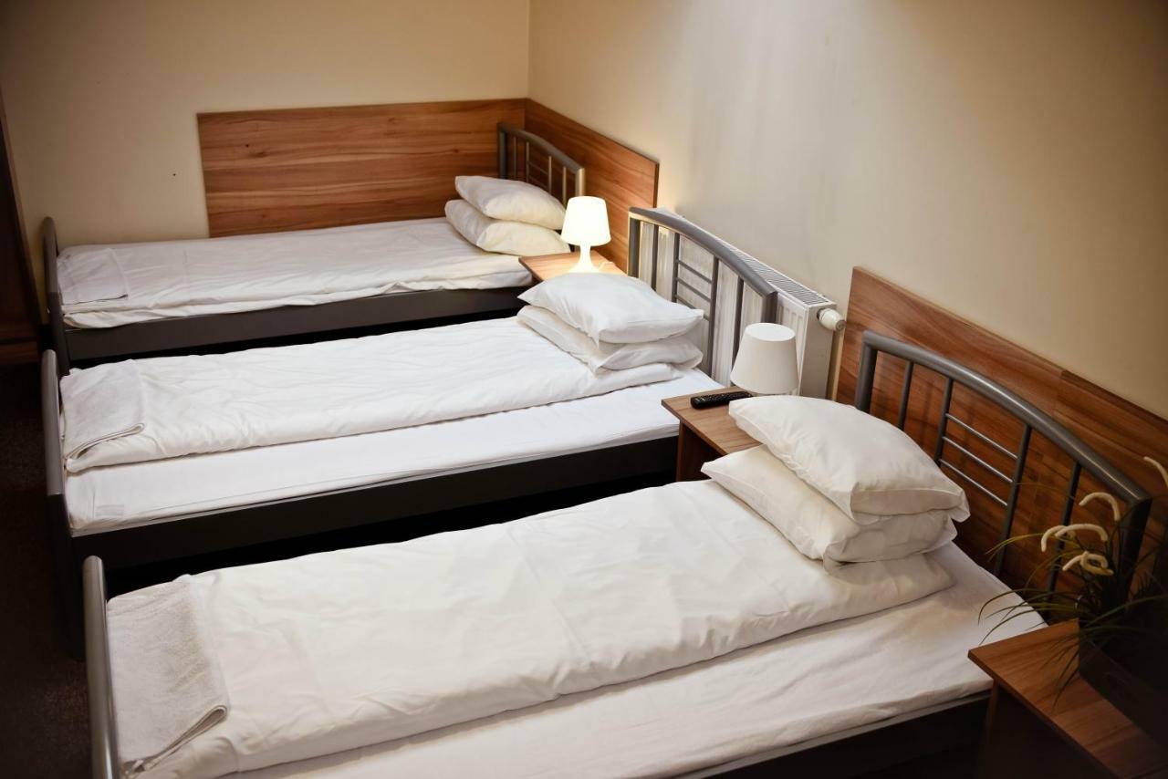 Kolumny 217- Tanie Noclegi Pracownicze, Parking Bezplatny Lodz  Luaran gambar