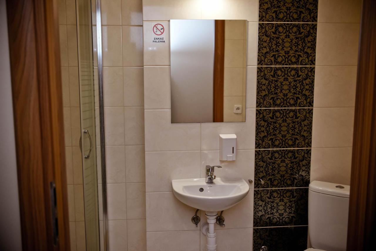 Kolumny 217- Tanie Noclegi Pracownicze, Parking Bezplatny Lodz  Luaran gambar